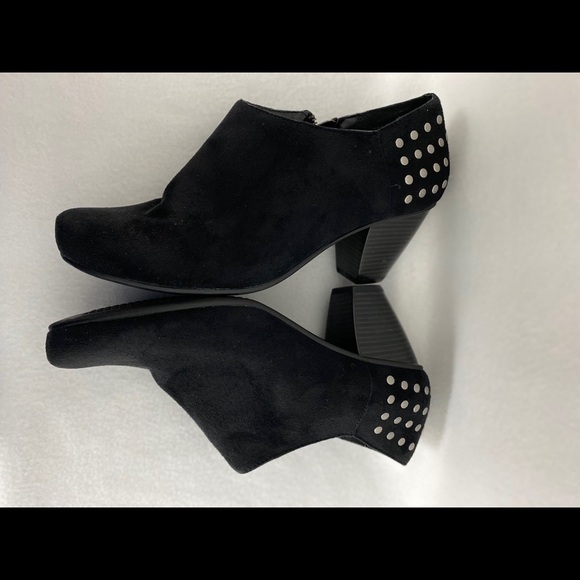 Baretraps Size 9 Black Studded Ankle Bootie. - Picture 7 of 15
